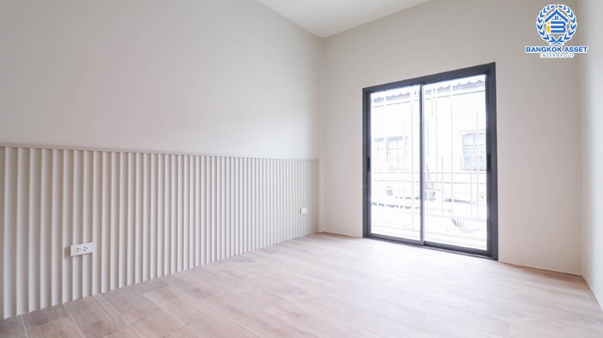 *****ทาวน์เฮ้าส์มือสองย่านกรุงเทพฯ ม.ยลประภา นวมินทร์ เนื้อที่ 17 ตร.ว. ฟังก์ชัน 2 ห้องนอน 2 ห้องน้ำ 1 ที่จอดรถ แต่งใหม่ไม่เคยเข้าอยู่ แถมฟรี! 1 เครื่องทำน้ำอุ่น 1 เครื่องดูดควัน ใกล้รถไฟฟ้าในอนาคตสายสีเหลือง "สถานีลาดพร้าว 101" และทางด่วน "อาจณรงค์-รามอินทรา"